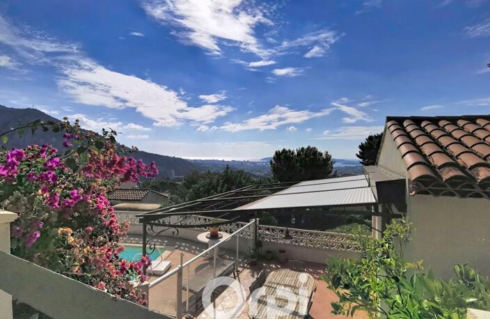 À vendre maison de type 5 d'environ 140m² habitables entièrement rénovée avec piscine et vue mer — photo 3