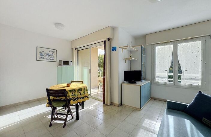 Studio + parking + Cave - À Vendre - Fréjus Plage — photo 2