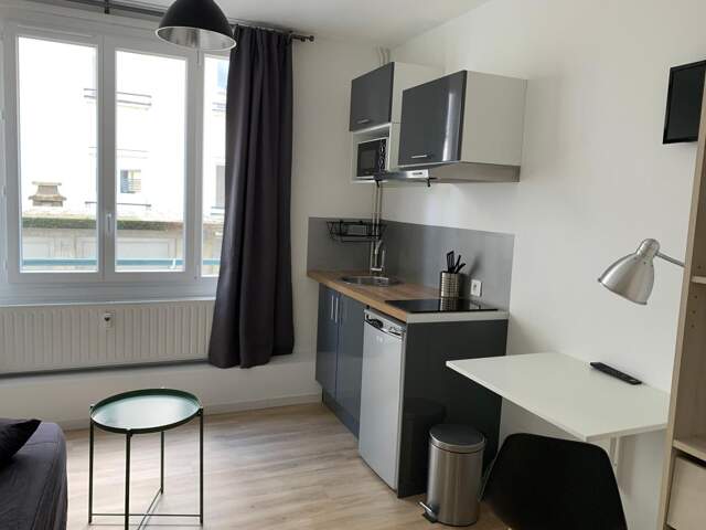 CENTRE VILLE - STUDIO MEUBLÉ — photo du bien