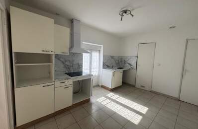 Appartement À Louer T2 SAINT-AMBROIX 3ème étage — photo du bien