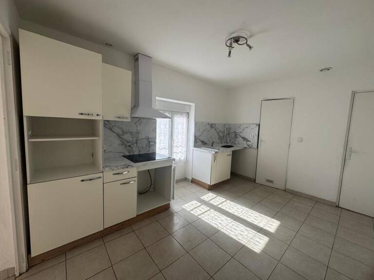 Appartement À Louer T2 SAINT-AMBROIX 3ème étage — photo 1