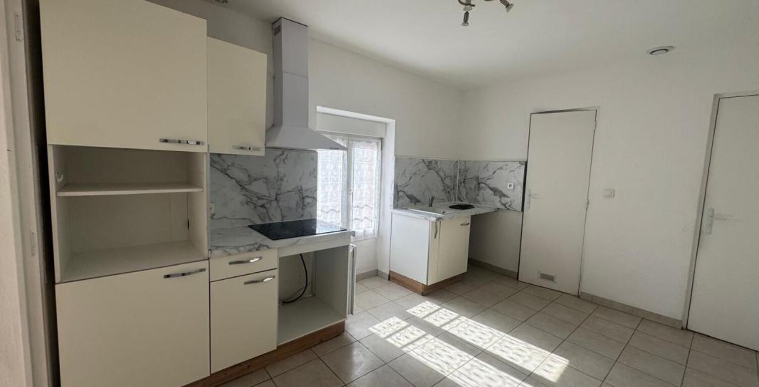 Appartement À Louer T2 SAINT-AMBROIX 3ème étage — photo 1