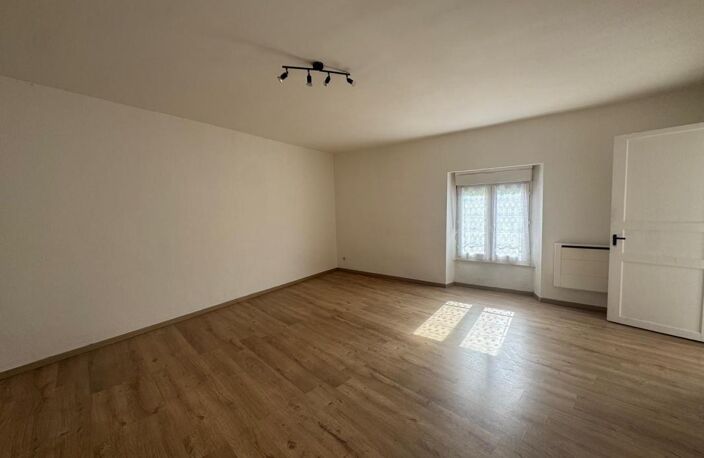 Appartement À Louer T2 SAINT-AMBROIX 3ème étage — photo 2