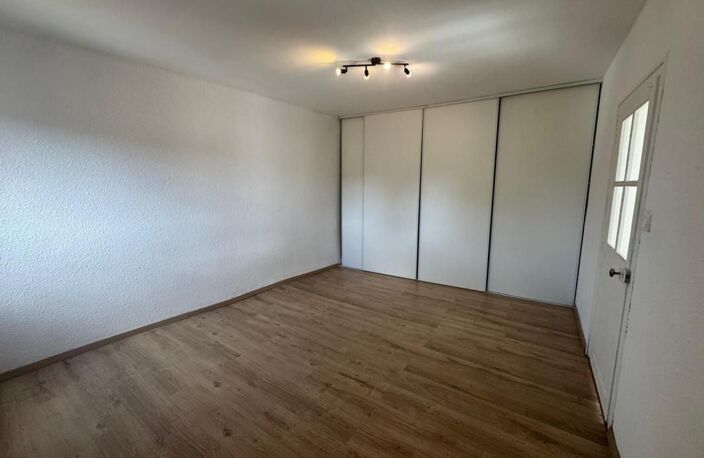 Appartement À Louer T2 SAINT-AMBROIX 3ème étage — photo 3