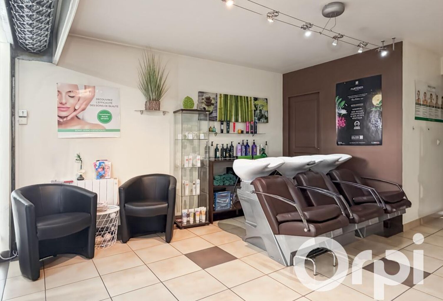 FONDS DE COMMERCE À VENDRE – SALON DE COIFFURE & INSTITUT DE BEAUTÉ Quartier Mellinet – Emplacement de choix – Clé en main — photo 1