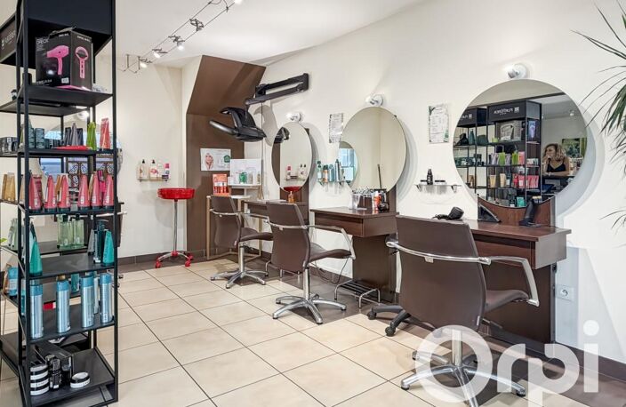 FONDS DE COMMERCE À VENDRE – SALON DE COIFFURE & INSTITUT DE BEAUTÉ Quartier Mellinet – Emplacement de choix – Clé en main — photo 2