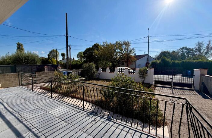T4 entièrement rénové avec grande terrasse plein sud, garage et prestations soignées — photo 3