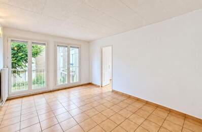 Appartement À Vendre T4 Parking et cave — photo du bien