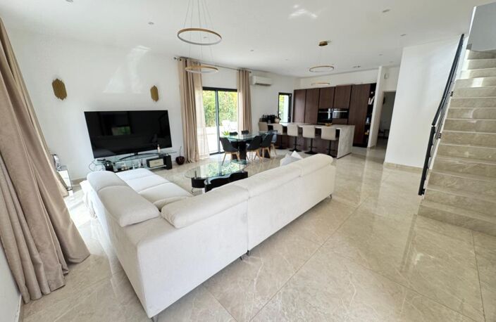 La Garde Maison neuve RT 20212 de type 5 de 145m2 avec 4 chambres et piscine — photo 3