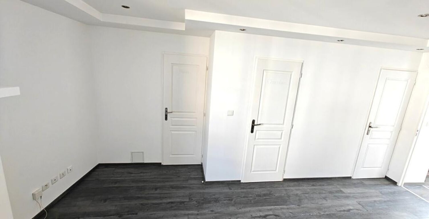A LOUER Appartement  2 Pièces  51.4 m2 cuisine, WC, SDB indépendants centre ville Vizille — photo 1