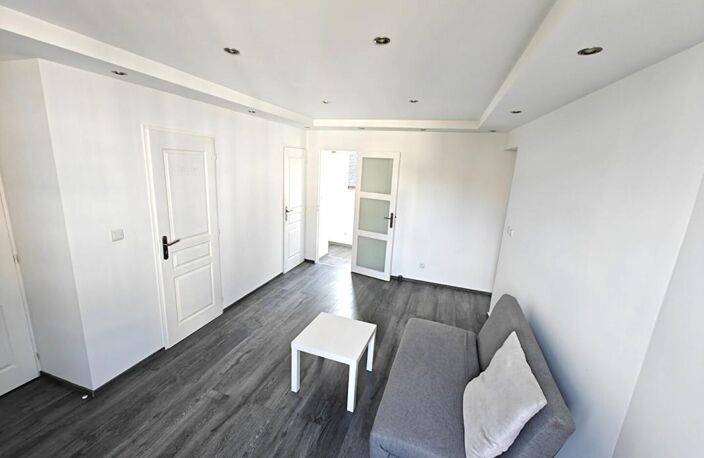 A LOUER Appartement  2 Pièces  51.4 m2 cuisine, WC, SDB indépendants centre ville Vizille — photo 2