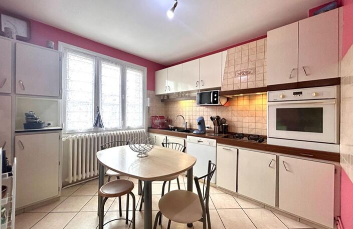 ROANNE Maison individuelle avec sous-sol complet sur terrain clos et arboré — photo 3
