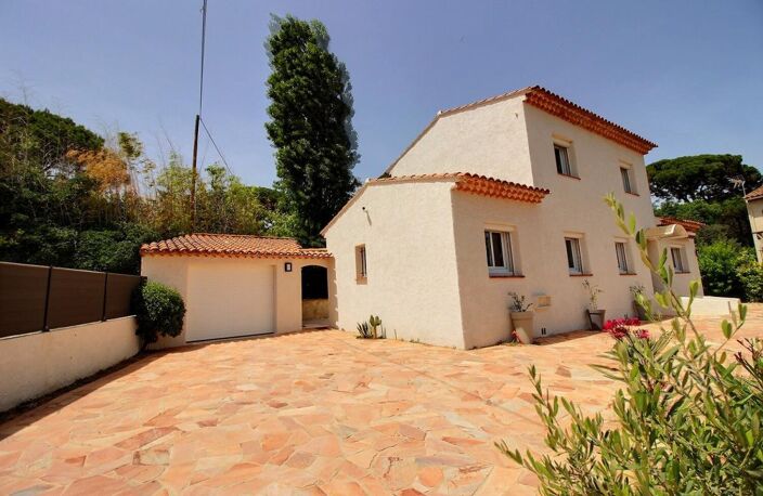 SAINTE-MAXIME ? VILLA AU CALME À PIED DU CENTRE ET DE LA PLAGE — photo 2