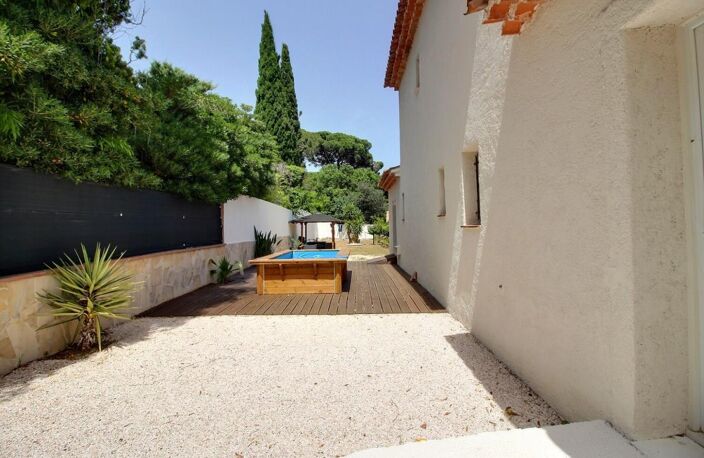 SAINTE-MAXIME ? VILLA AU CALME À PIED DU CENTRE ET DE LA PLAGE — photo 3