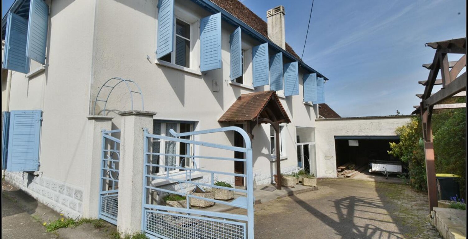 LAGOR - MAISON BEARNAISE AVEC DEPENDANCE - 132 M² HABITABLE — photo 1