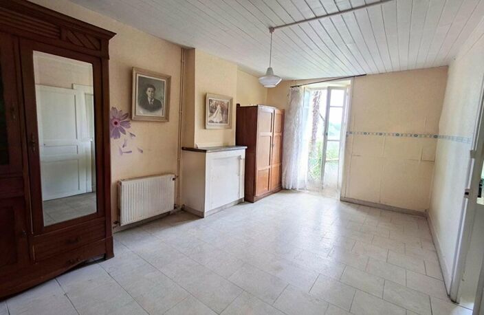 Maison de campagne à rénover - 120 m², 3 chambres, 1,8 ha de terrain avec chai à Saint-Palais-de-Négrignac — photo 4