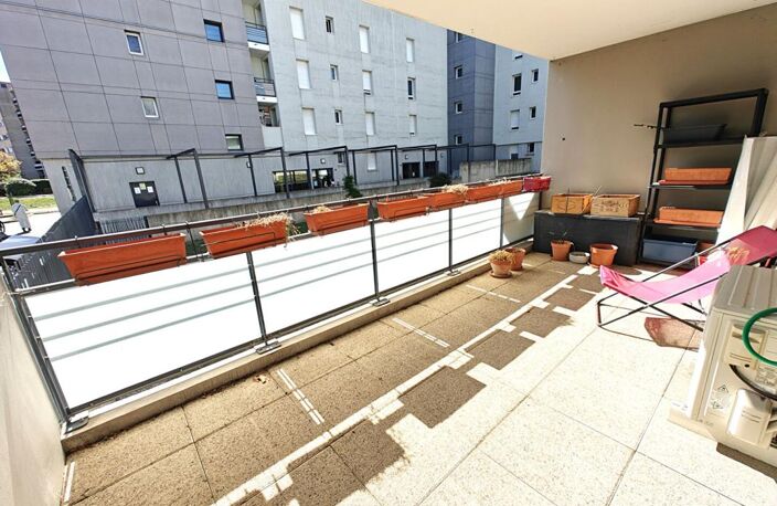 ÉCHIROLLES  T3 RÉCENT 66,90 M²  TERRASSE ?PARKING  DPE B  QUARTIER NAVIS — photo 3