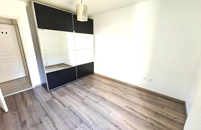 ÉCHIROLLES  T3 RÉCENT 66,90 M²  TERRASSE ?PARKING  DPE B  QUARTIER NAVIS — photo 5