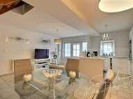 Logement de 2 pièces, 1 chambre, 1 bureau, 2 places de parkings, caves et cour-terrasse privée — photo 4