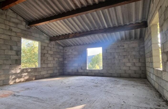 Villa a finir sur plus de 9 hectares!! — photo 3