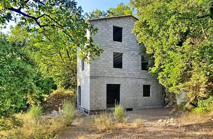 Villa a finir sur plus de 9 hectares!! — photo 4