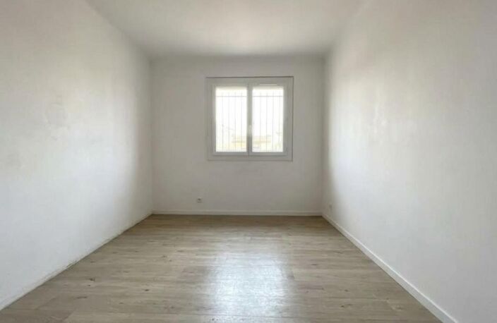 Appartement T3  à rénover de 64 m² au 1 er étage sans ascenseur d'une petite copropriété — photo 2