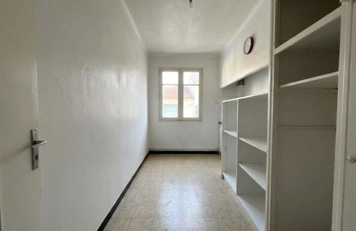 Appartement T3  à rénover de 64 m² au 1 er étage sans ascenseur d'une petite copropriété — photo 4