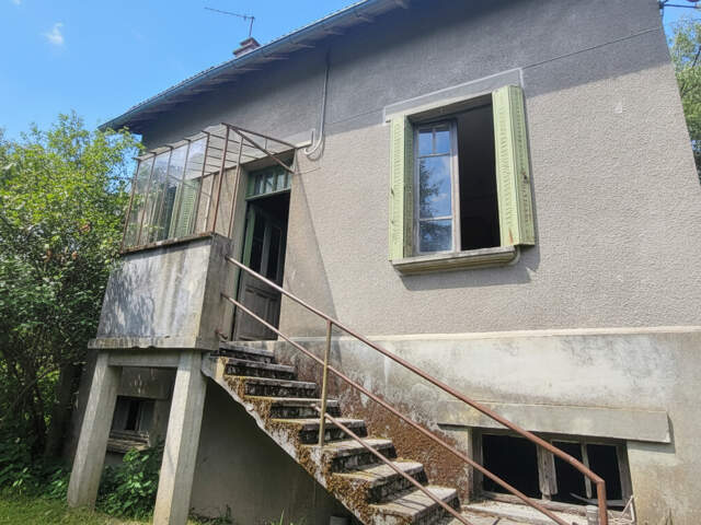 Maison à rénover avec dépendances, puits et grand terrain, 19160 Sérandon — photo du bien