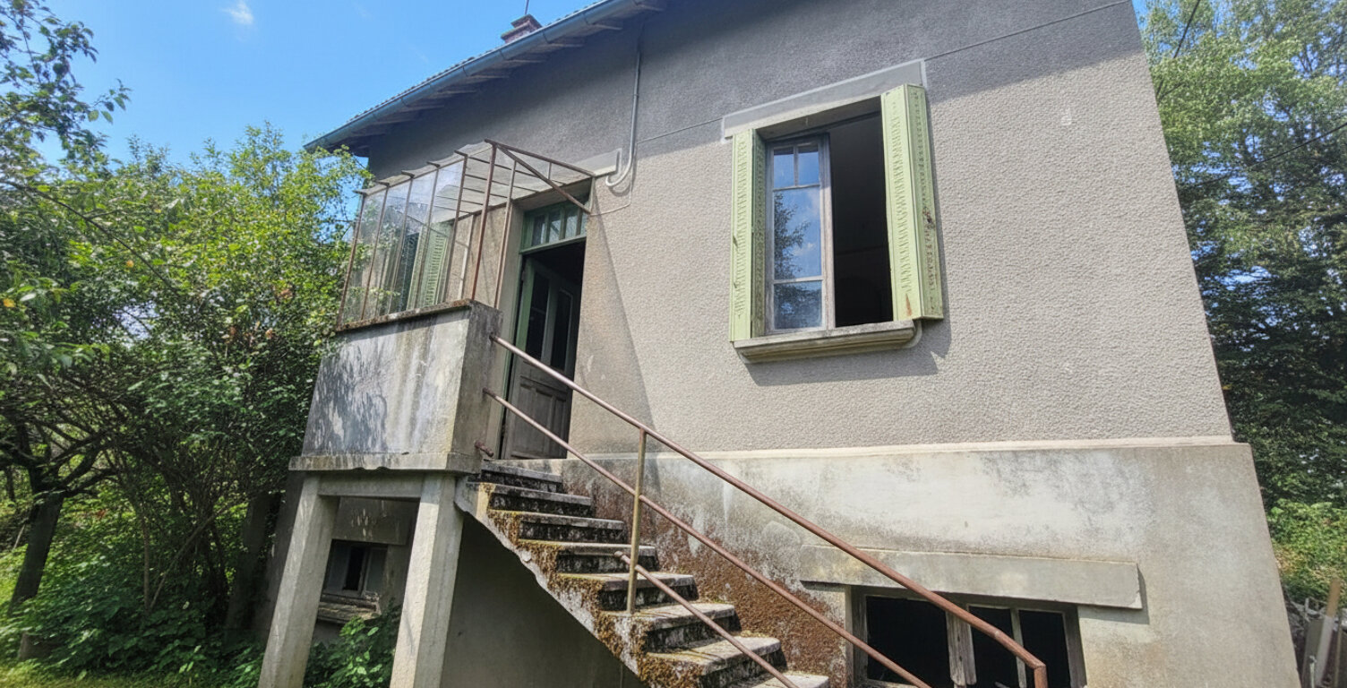 Maison à rénover avec dépendances, puits et grand terrain, 19160 Sérandon — photo 1