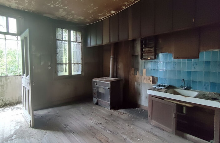 Maison à rénover avec dépendances, puits et grand terrain, 19160 Sérandon — photo 4