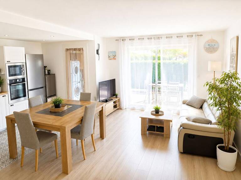 Maison  5 pièce(s) 90 m2 - 3 chambres - jardin et panneaux solaires — photo 1