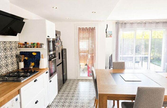 Maison  5 pièce(s) 90 m2 - 3 chambres - jardin et panneaux solaires — photo 2