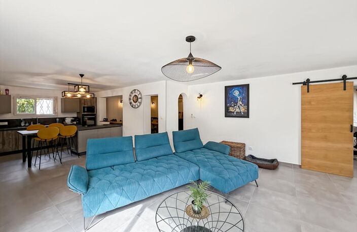 Maison avec appartement indépendant, piscine et jardin à Mollégès — photo 5