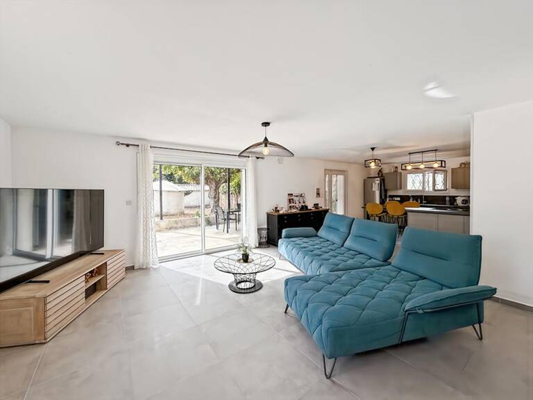 Maison avec appartement indépendant, piscine et jardin à Mollégès — photo 1