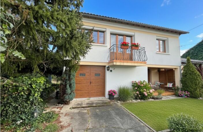 Maison avec jardin, garage et terrain constructible — photo 2