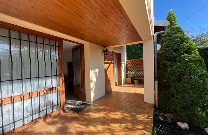 Maison avec jardin, garage et terrain constructible — photo 3