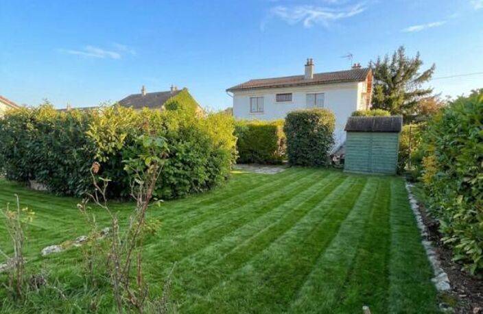 Maison avec jardin, garage et terrain constructible — photo 4