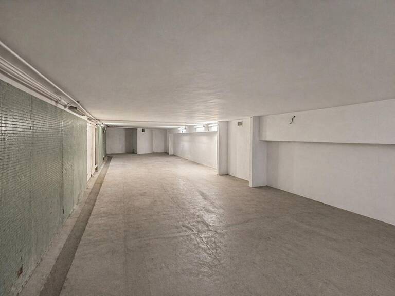 Local / Garage en centre-ville -  Saint Raphael - — photo 1