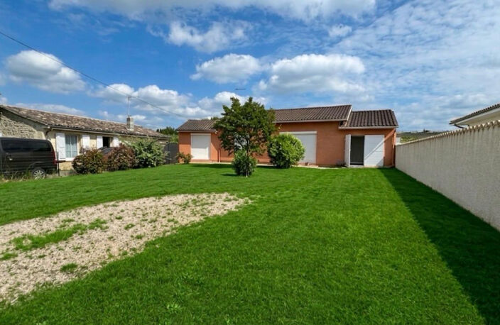 Maison de ville au coeur de Saint-André de Cubzac (33240) - 94 m2 habitables - 5 Pièces - 3 Chambres - Terrain  de 480 m2 - Piscinable — photo 2