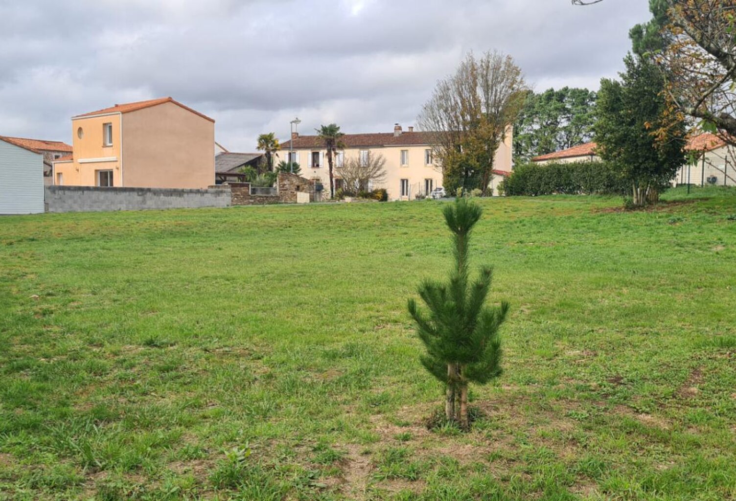 Terrain constructible, libre de constructeur, non viabilisé, Gorges 1161 M² avec 401 M² en zone Uc — photo 1