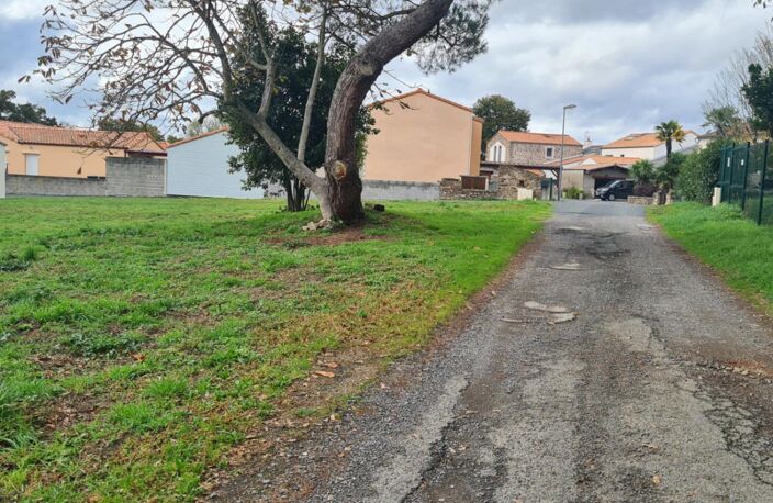 Terrain constructible, libre de constructeur, non viabilisé, Gorges 1161 M² avec 401 M² en zone Uc — photo 3