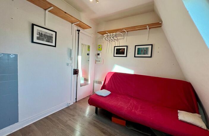 PARIS 17 Pereire  studette située dans un immeuble haussmannien de standing — photo 2