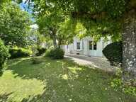 A 15 mn de Blaye - Au calme belle Girondine de village en pierre rénovée - 1970m2 habitables -7P- 4 Chambres -  1920 m2 de Terrain - Piscine -Parc Arboré — photo 2