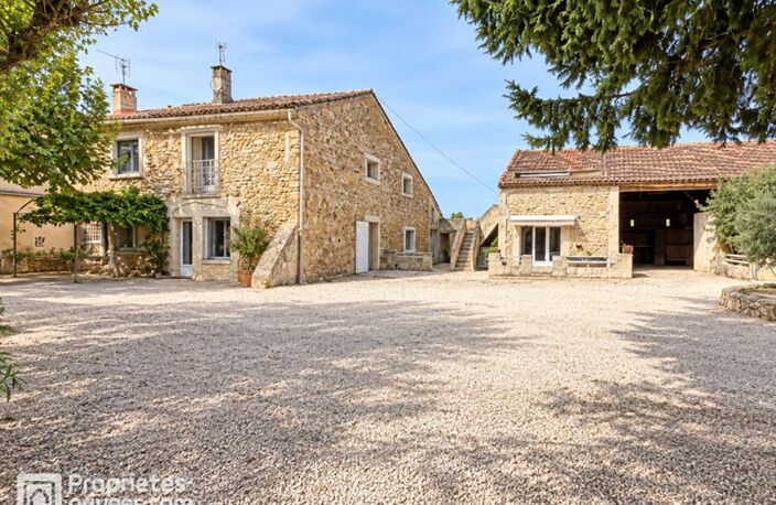 Mas en pierres de 216 m² avec 5 chambres - 3 dépendances aménagées - 1 grange de 106 m² - 1 atelier de 46 m² à ORANGE OUEST - 485 000 — photo 2