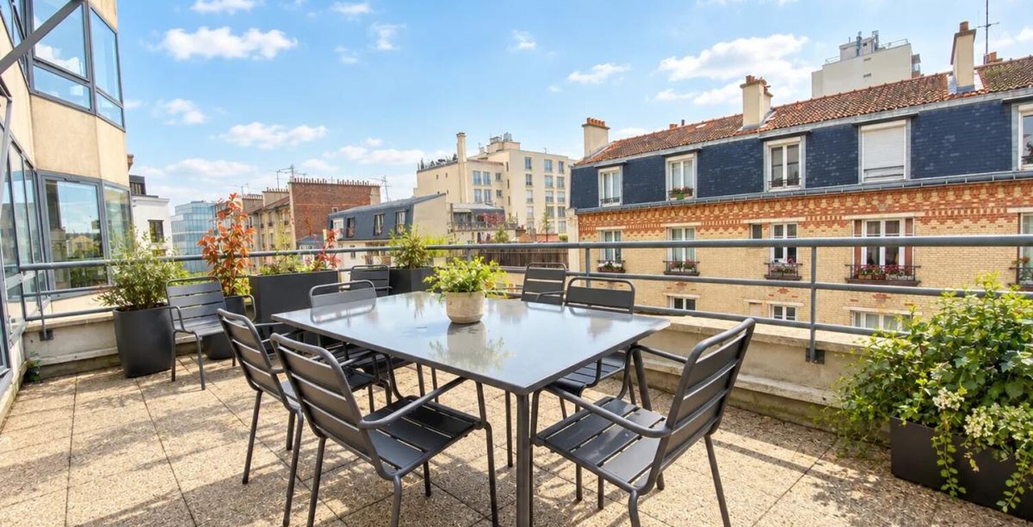 Bureaux à louer de 167 m² à Boulogne Billancourt. Immeuble moderne, proche transports et commerces, terrasse et climatisation réversible — photo 1
