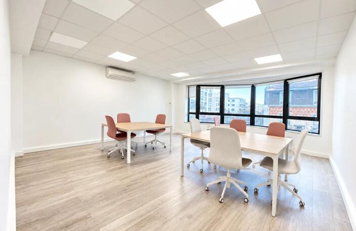 Bureaux à louer de 167 m² à Boulogne Billancourt. Immeuble moderne, proche transports et commerces, terrasse et climatisation réversible — photo 2