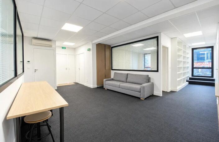 Bureaux à louer de 167 m² à Boulogne Billancourt. Immeuble moderne, proche transports et commerces, terrasse et climatisation réversible — photo 3