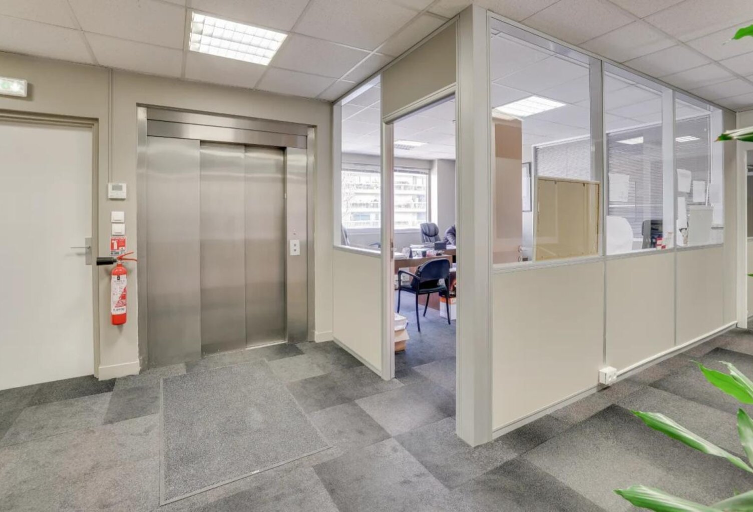 Exclusivité Corpimmo. Plateau de bureaux à louer de 182 m² en étage. Centre ville. Surface lumineuse, traversante, aménagement flexible — photo 1