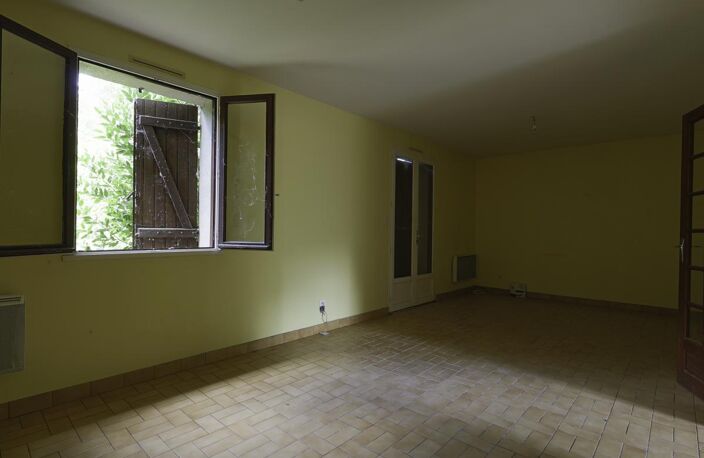 Maison - 107 m² - Isigny-le-Buat (50) — photo 4
