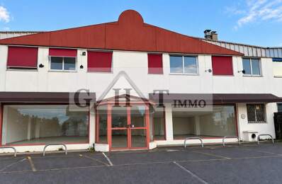A louer local commercial 930m² — photo du bien